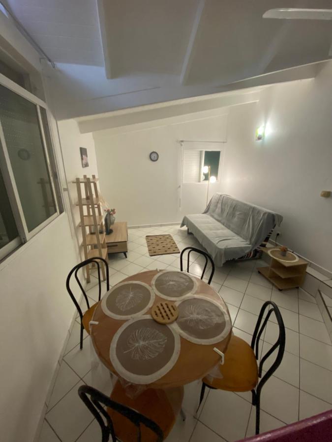 Appartements: Plage & Commerces A 200M Сент-Анн Екстер'єр фото