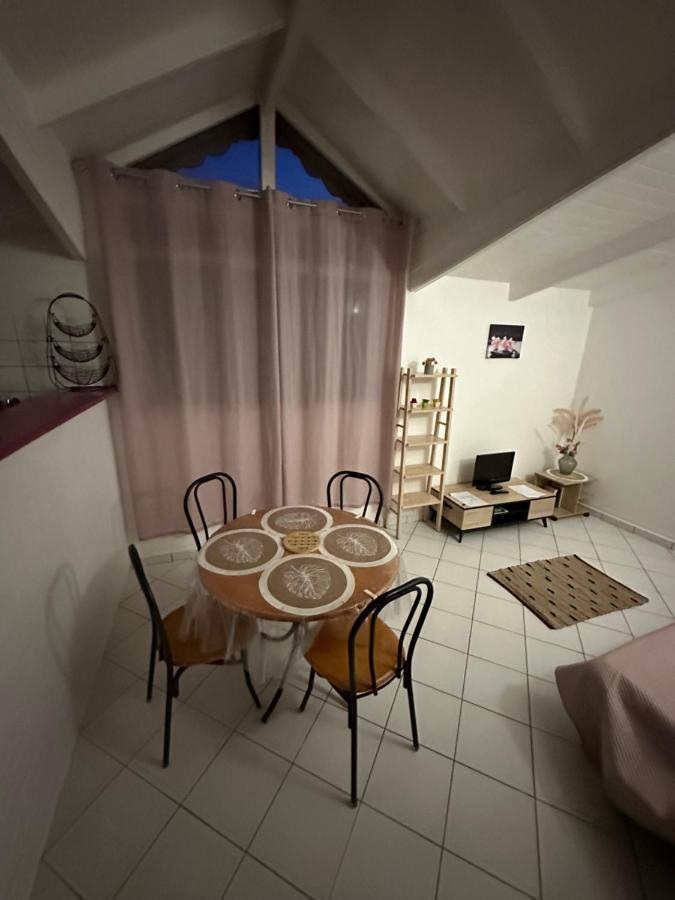 Appartements: Plage & Commerces A 200M Сент-Анн Екстер'єр фото